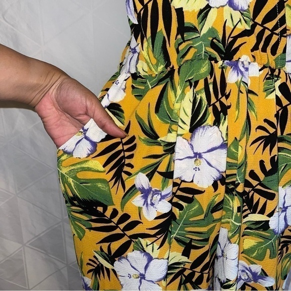 Full Circle Floral Jumpsuit - Picture 3 of 6